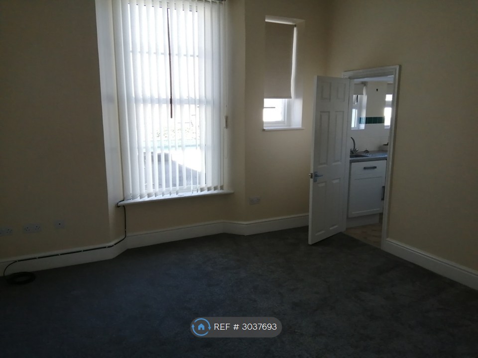 Flat, Belgrave Road, Torquay photo 5