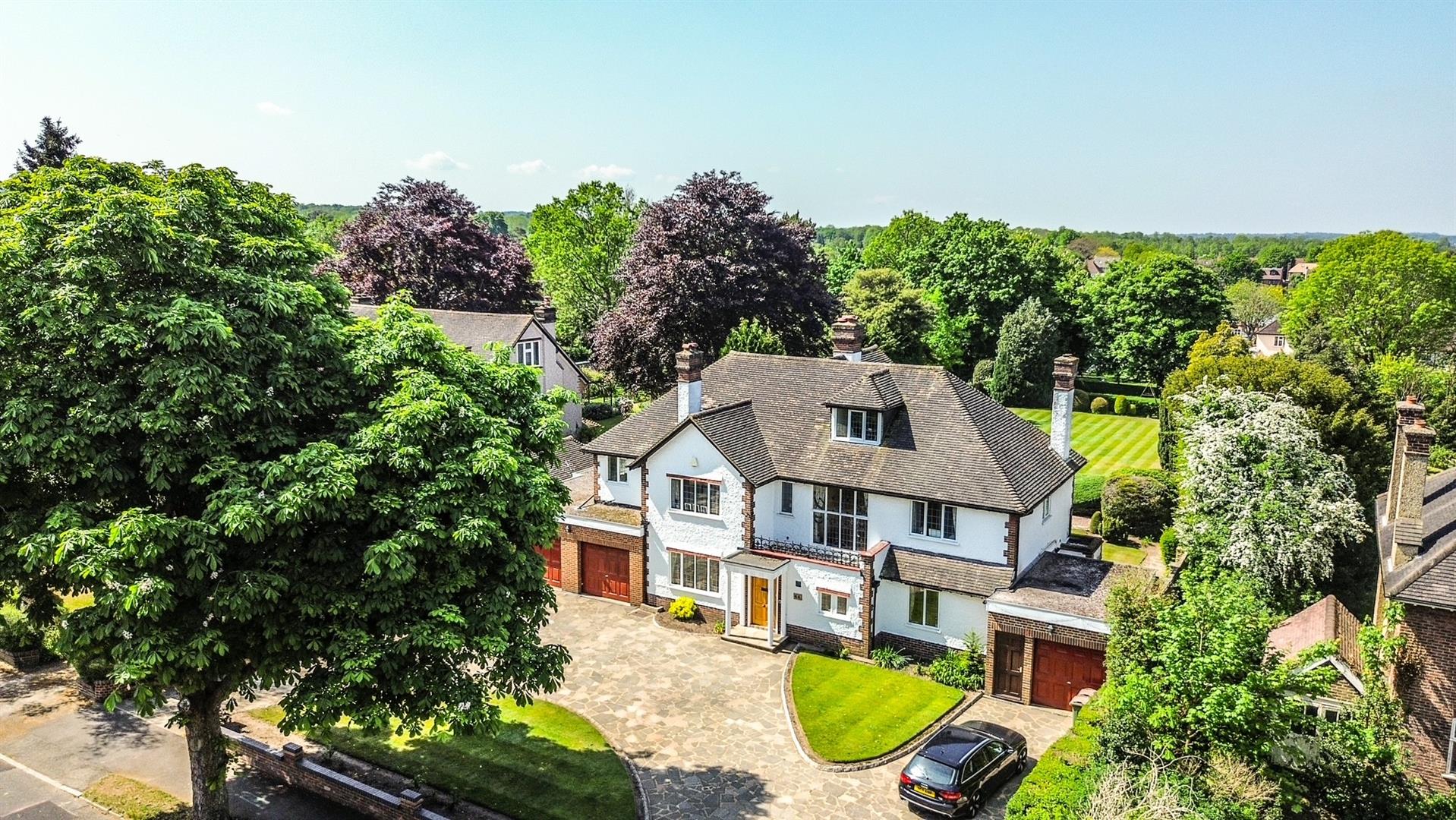 8 bedroom detached house for sale 0