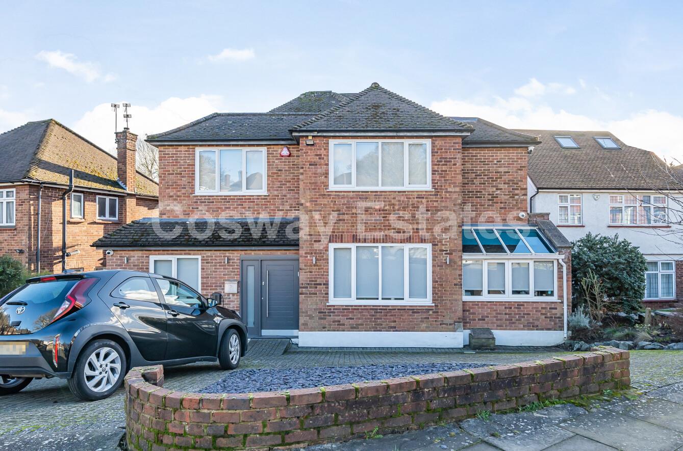 5 bedroom detached house for sale 0