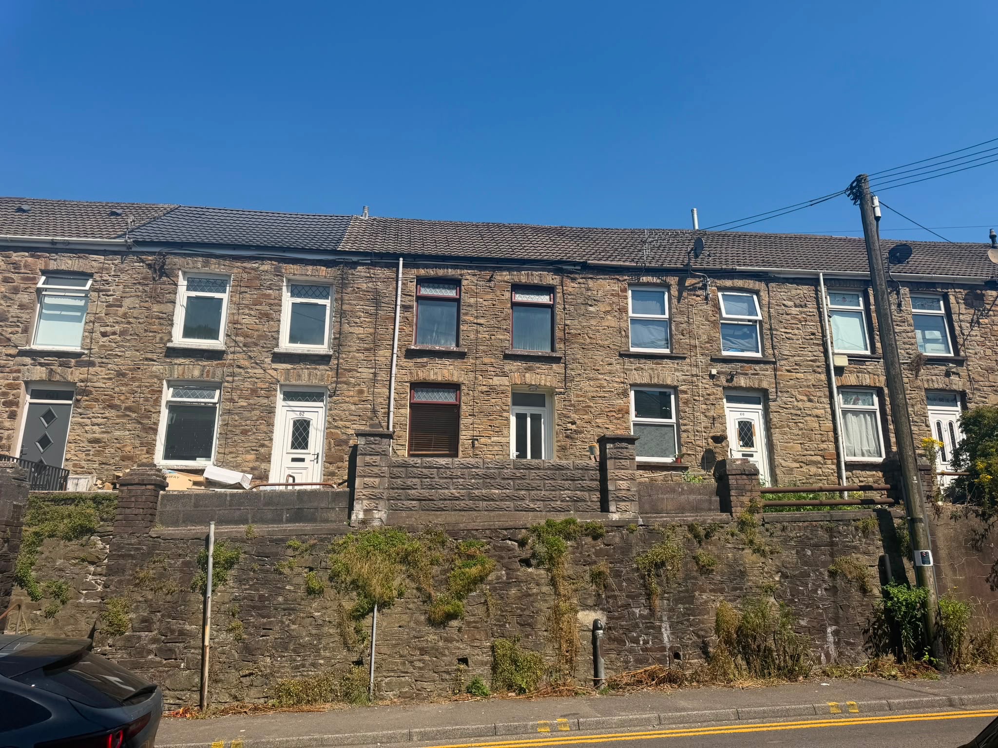 64 Oxford Street, Bridgend photo 2