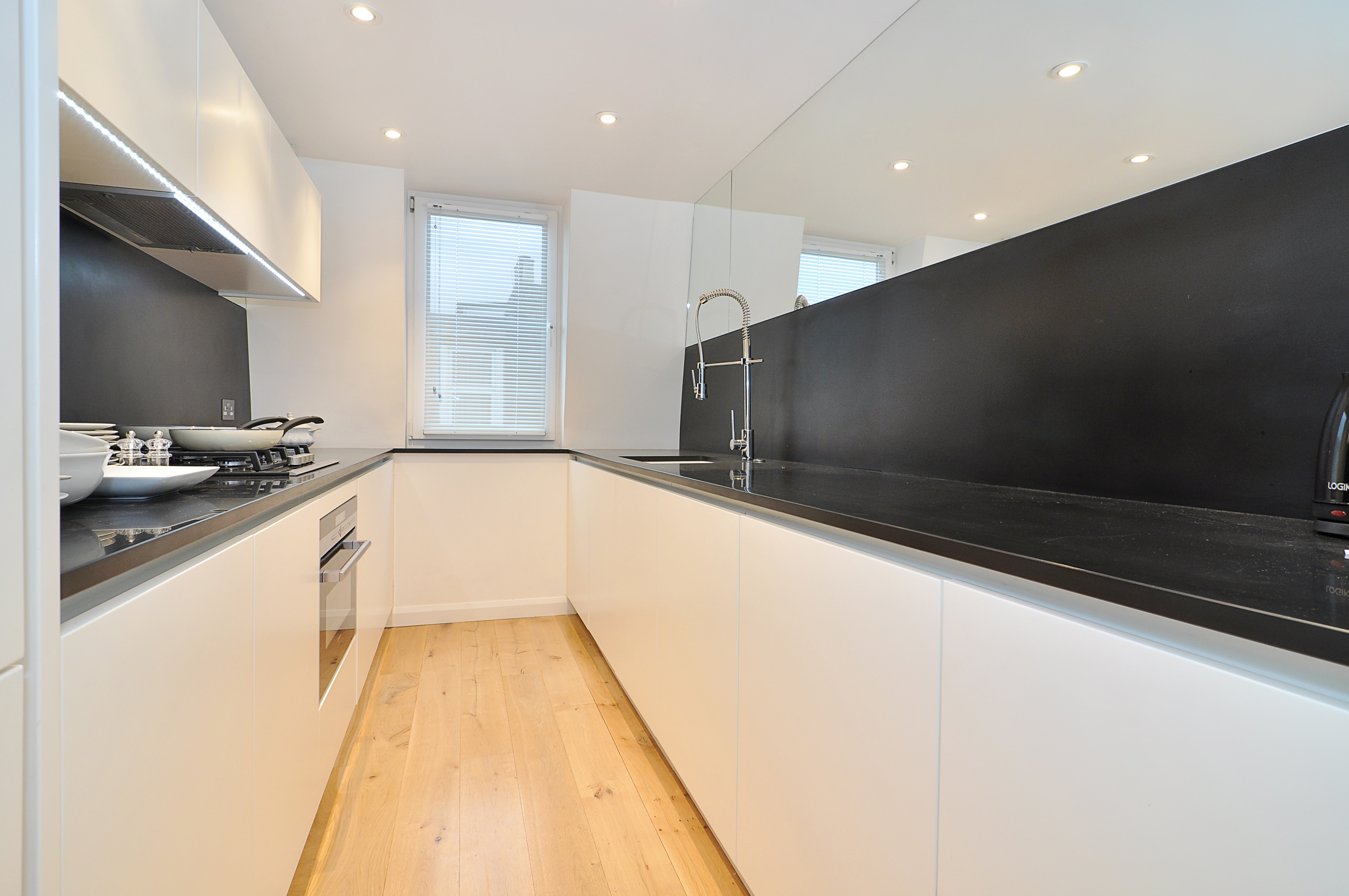 2 bedroom flat for sale 0