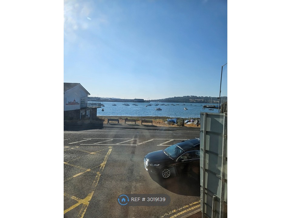 Fore St, Torpoint photo 5