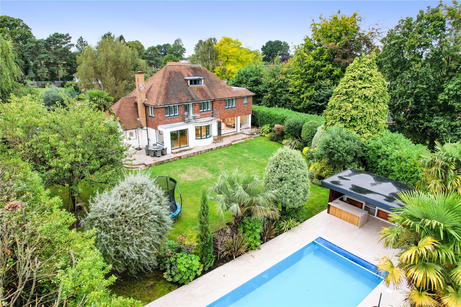 6 bedroom detached house for sale 0