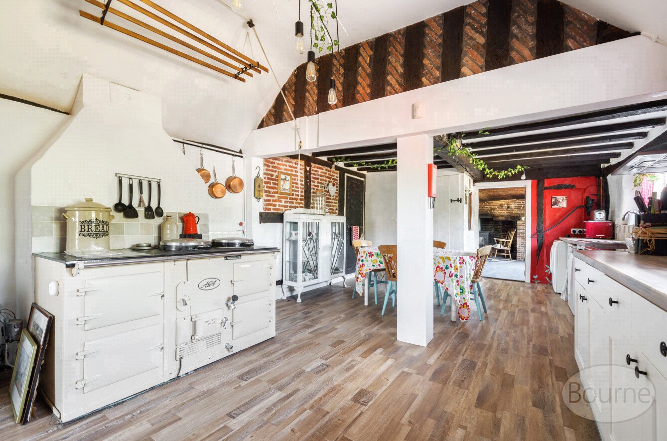 6 bedroom detached house for sale 0