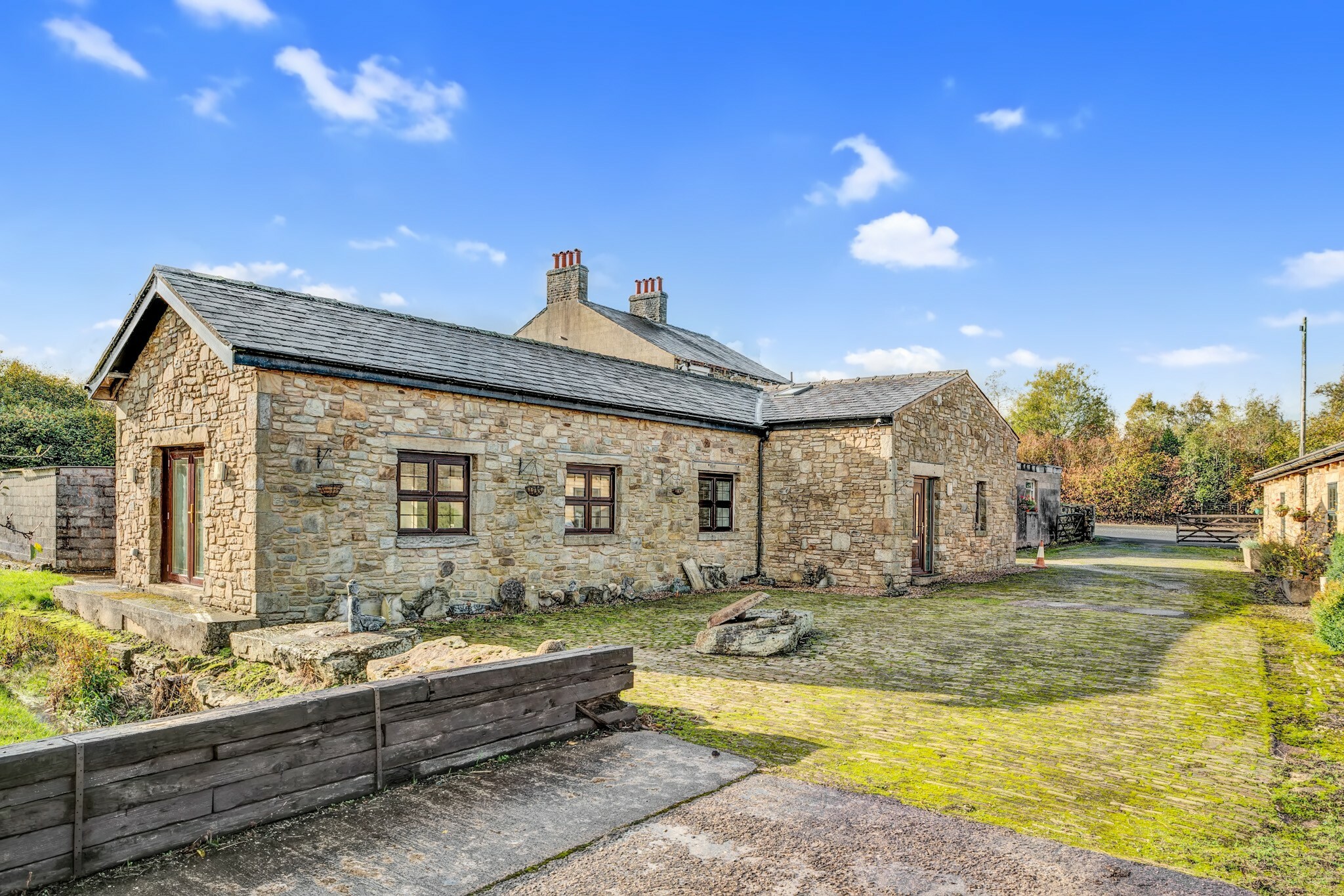 3 bedroom farmhouse for sale 0