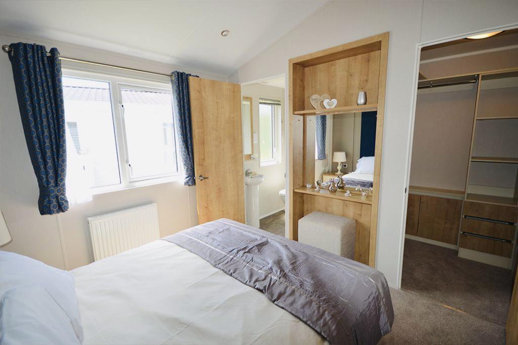 Photos of Ocean View, Sandy Bay, Exmouth EX8 62789488 PrimeLocation