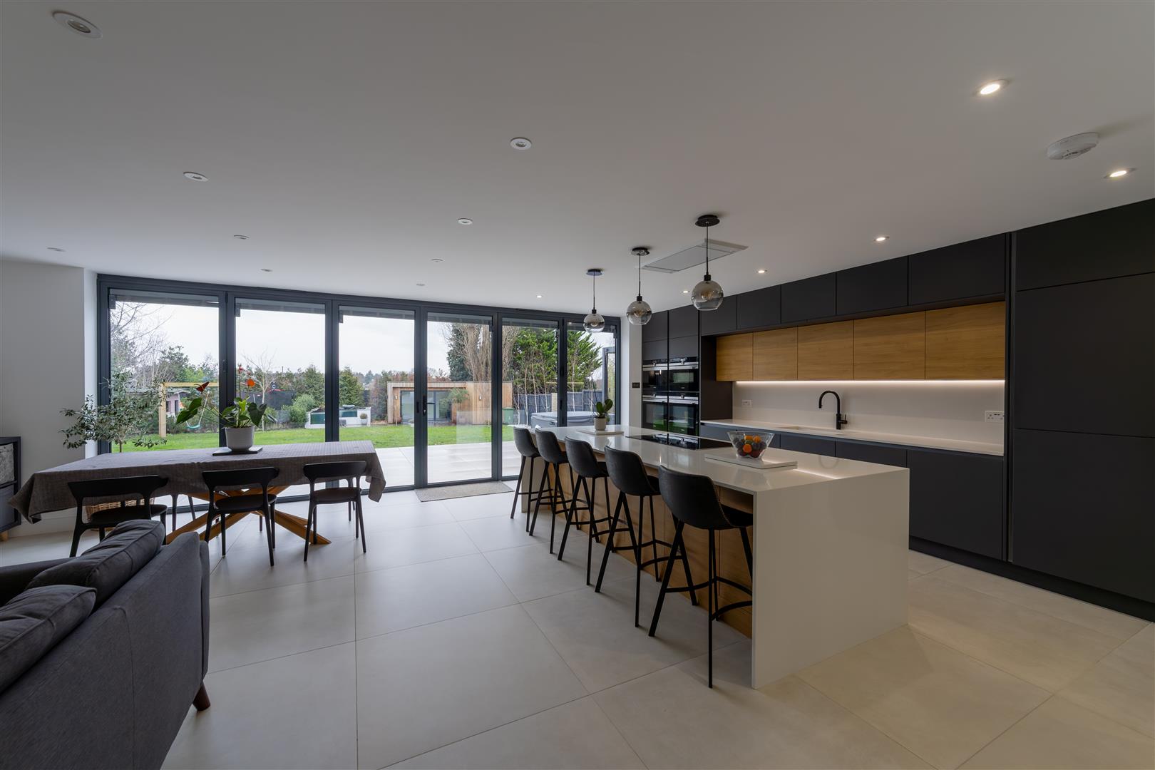 5 bedroom detached house for sale 0