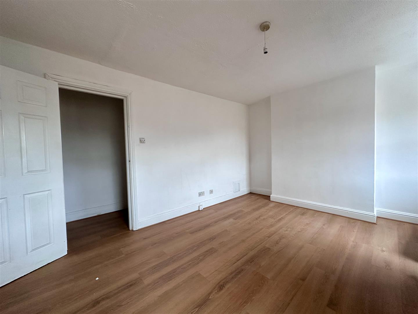 Flat 4, 154-158, Weedington Road, London photo 3