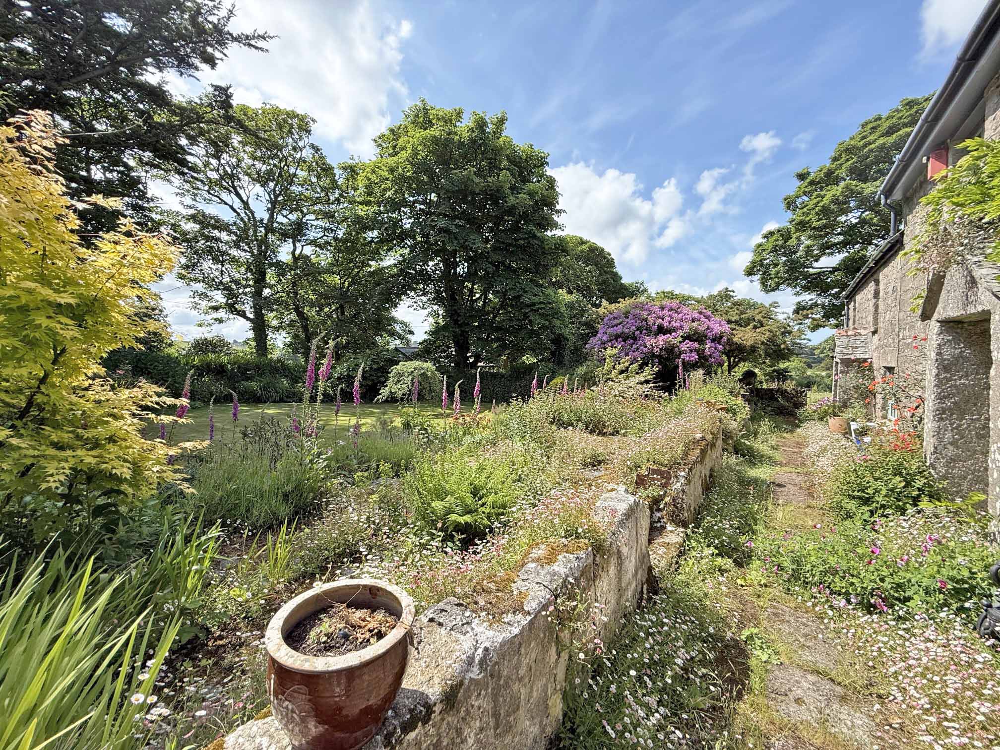 8 bedroom detached house for sale 0