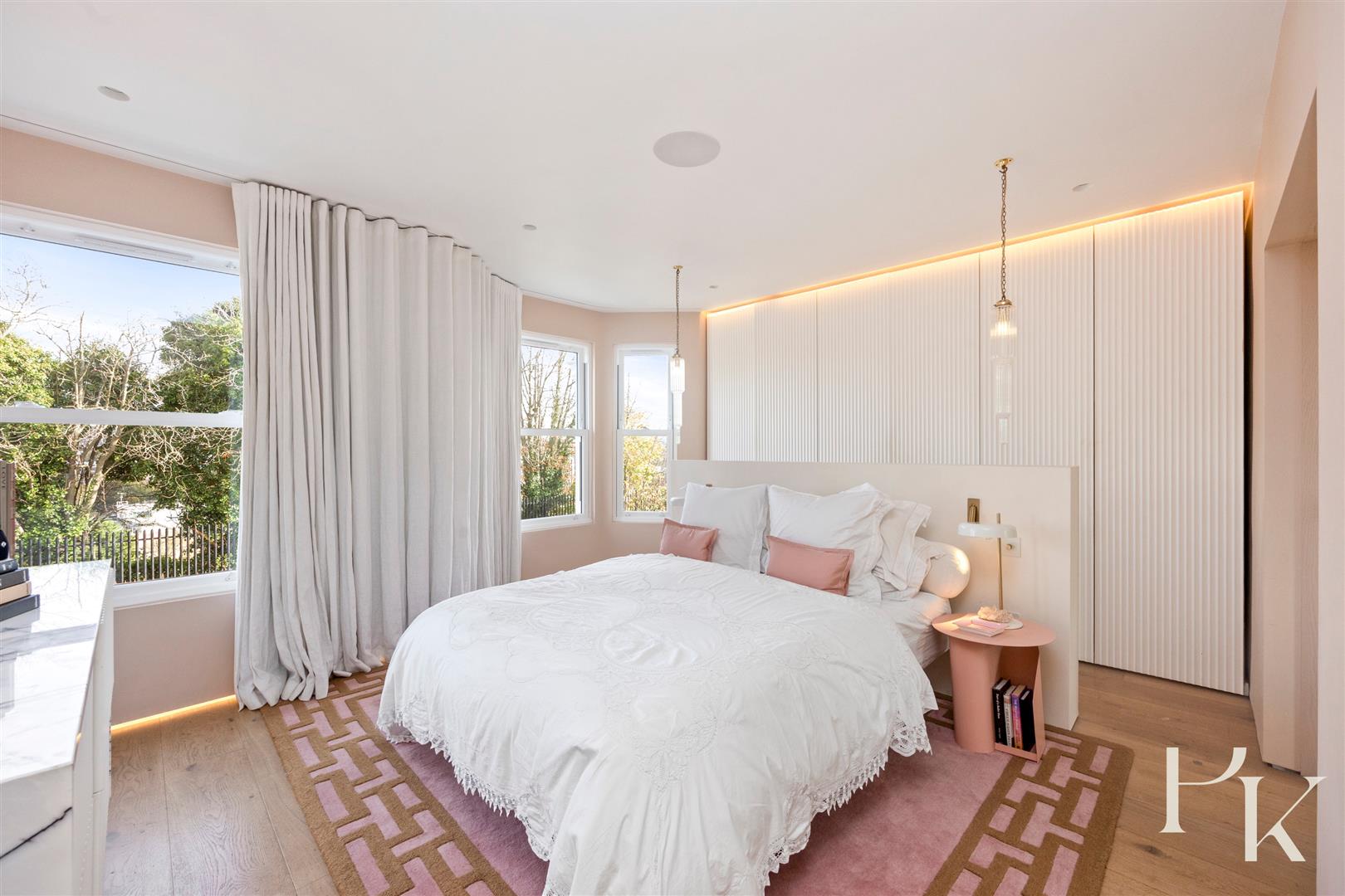 4 bedroom terraced house for sale 0