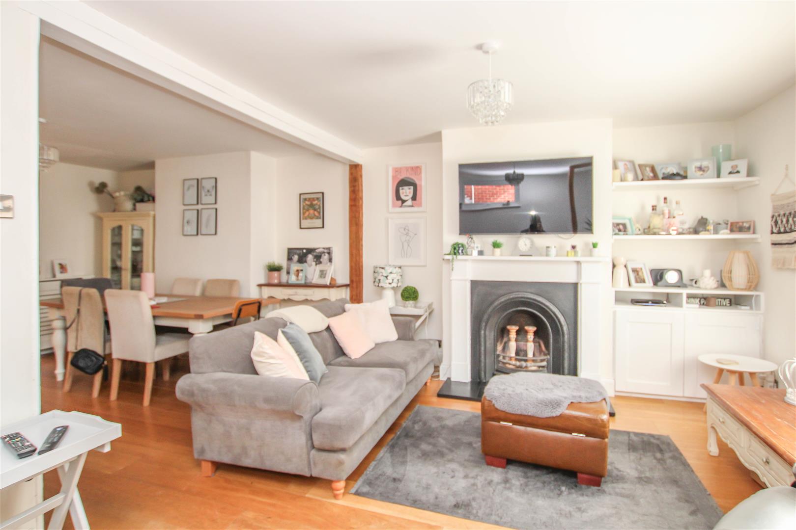 11, Hammonds Lane, Brentwood photo 3