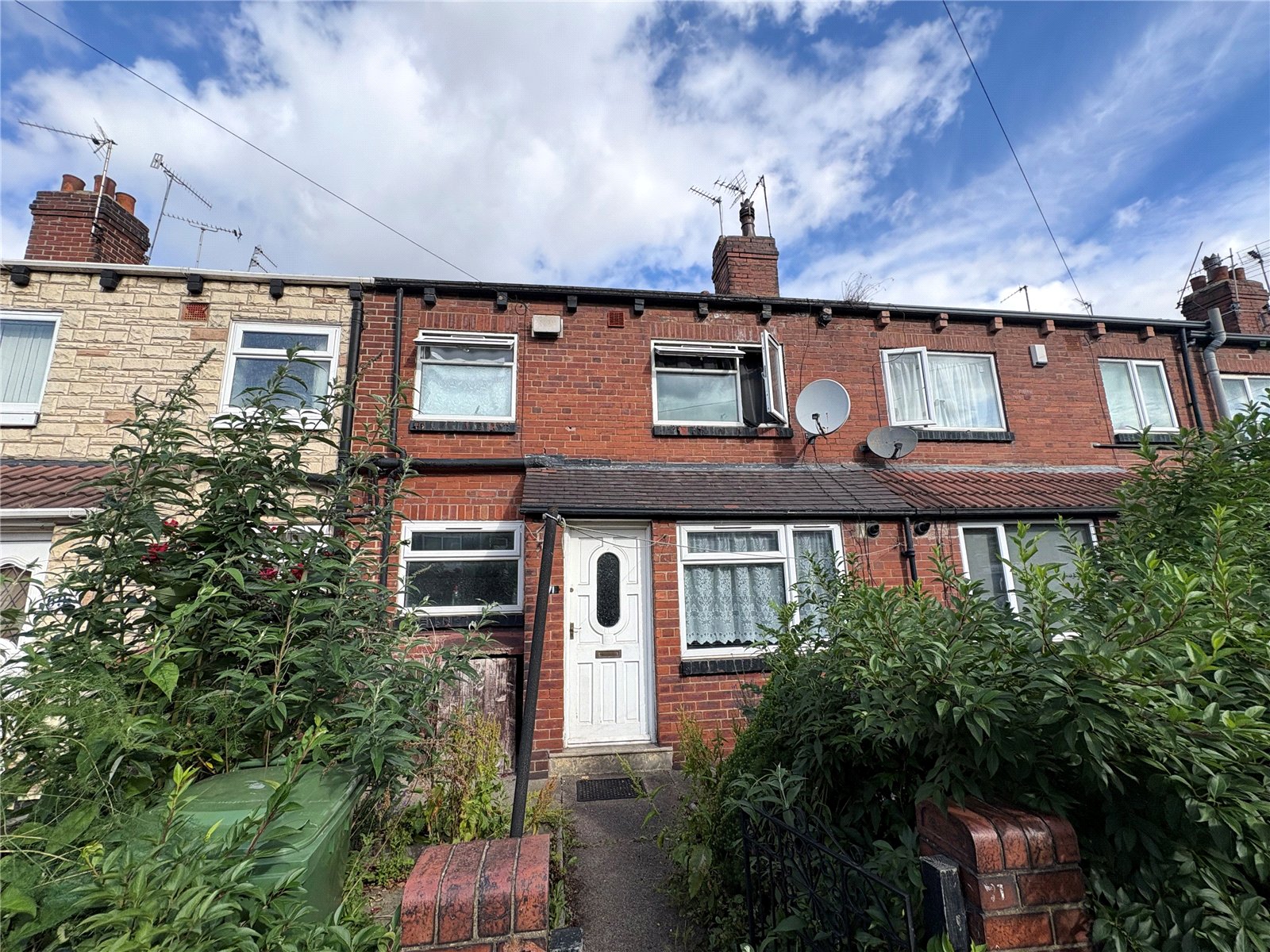 71, Longroyd Avenue, West Yorkshire photo 2