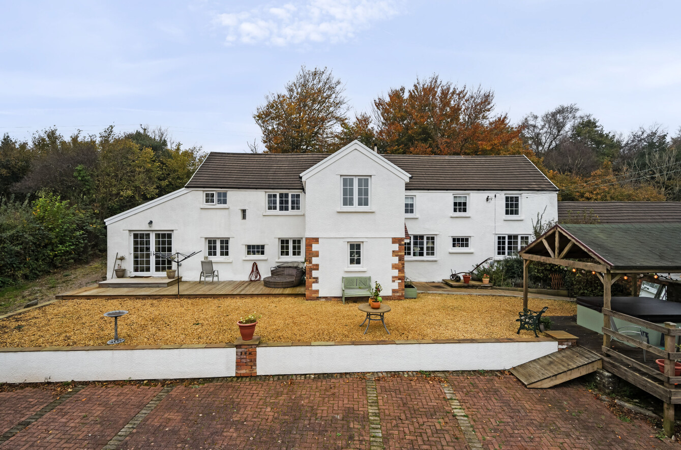5 bedroom detached house for sale 0