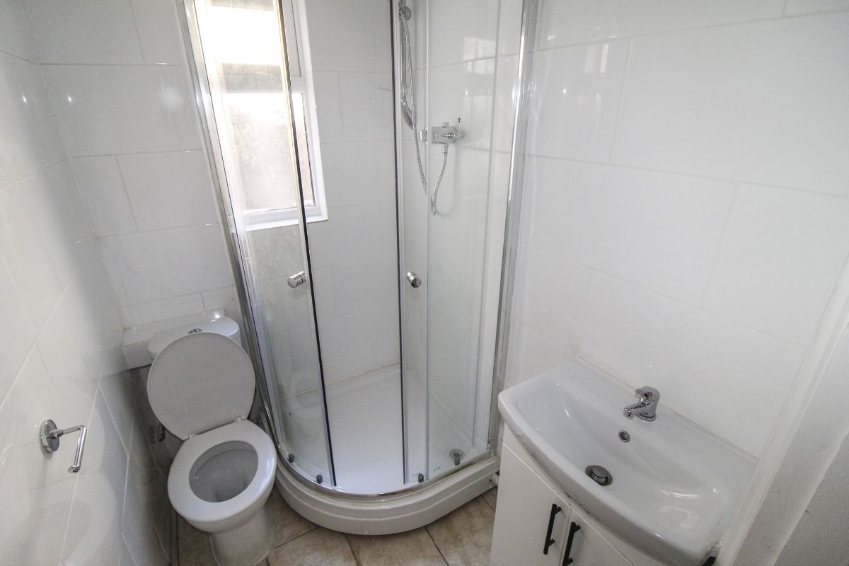 Room 3 27 Grafton Road, Bedford photo 5