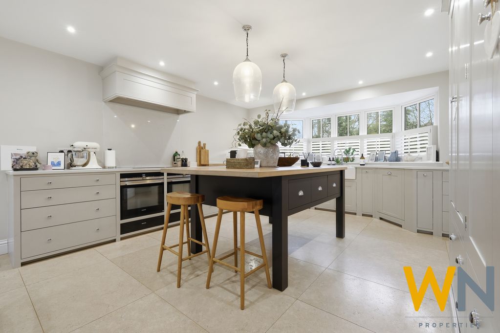 4 bedroom detached house for sale 0