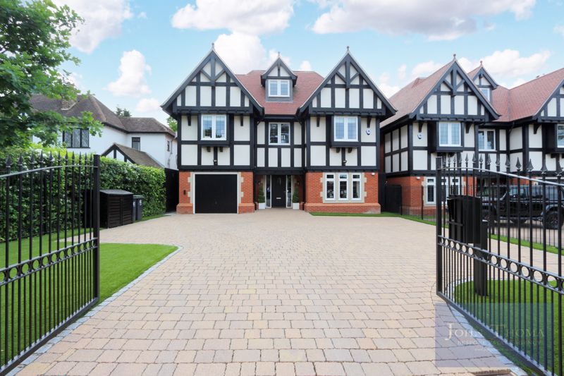 7 bedroom detached house for sale 0