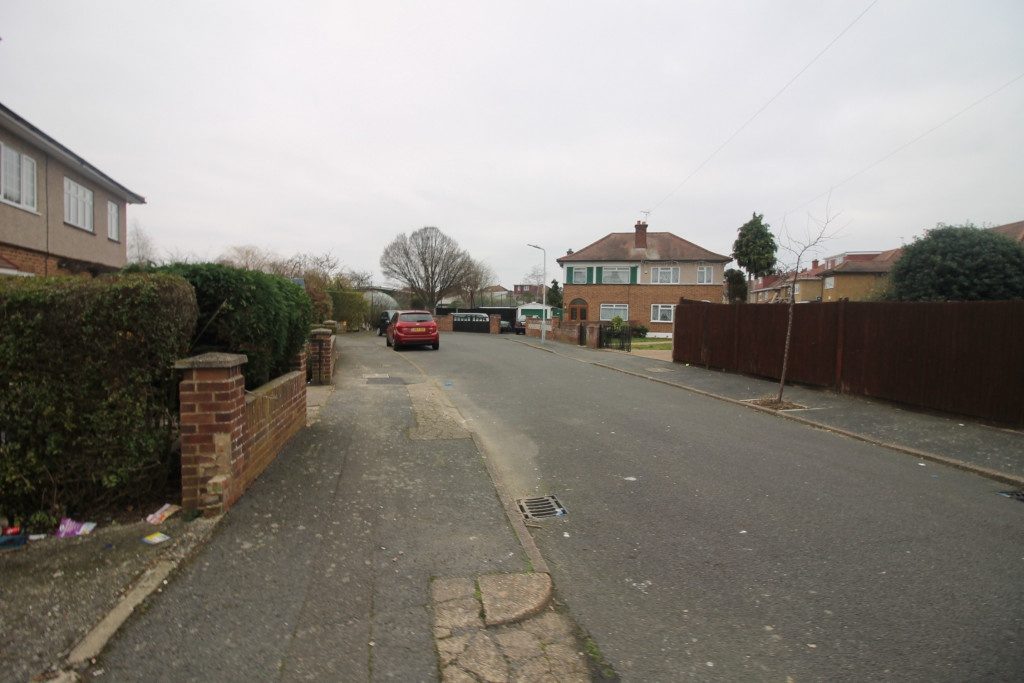 56, Dale Drive, Hayes photo 3