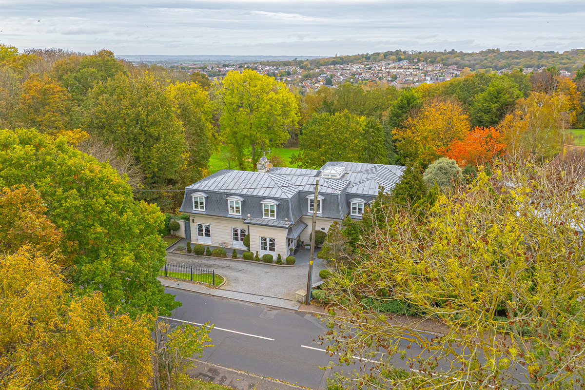 5 bedroom detached house for sale 0