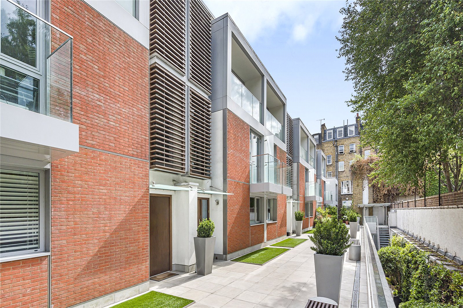 3 bedroom detached house for sale 0