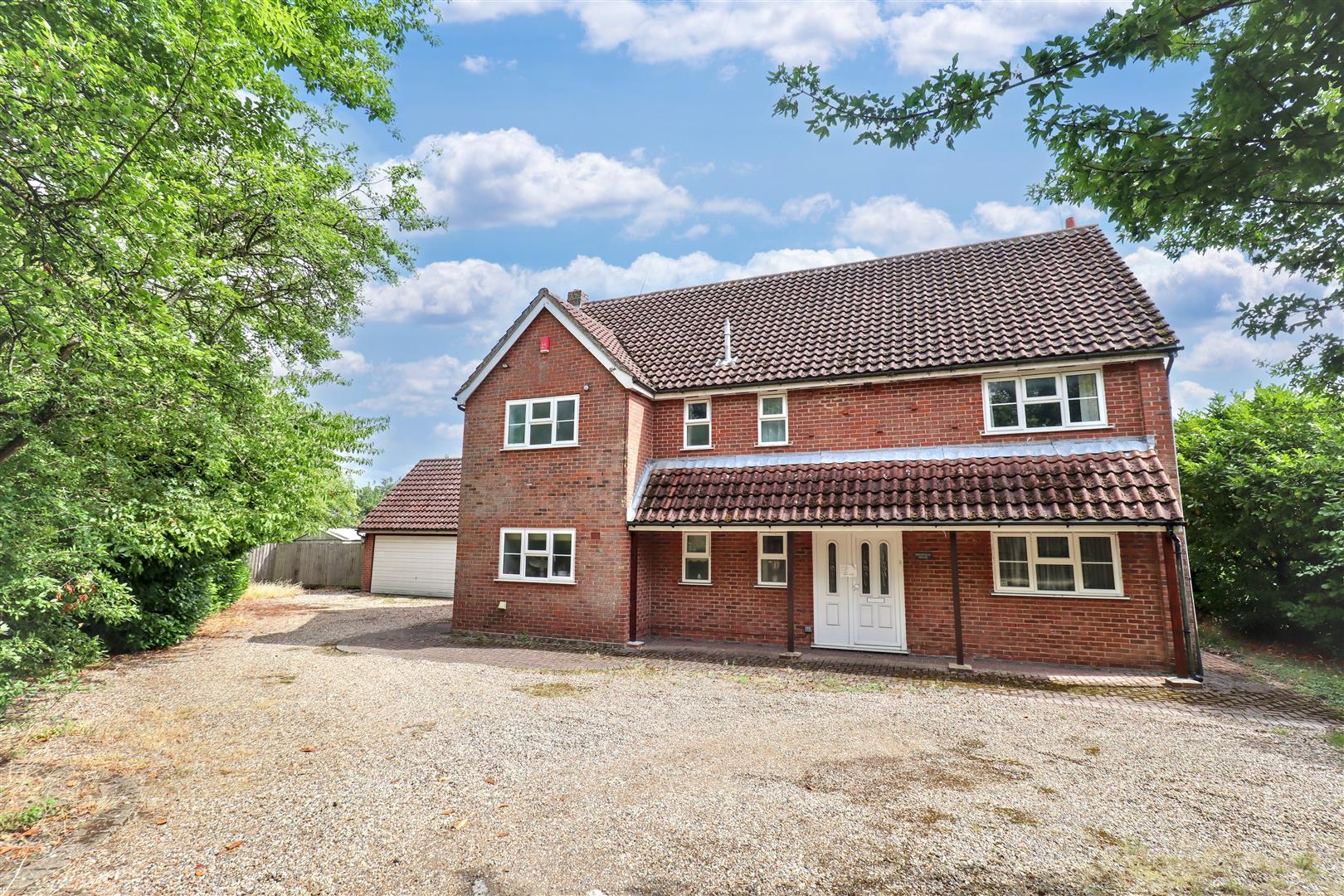 6 bedroom detached house for sale 0