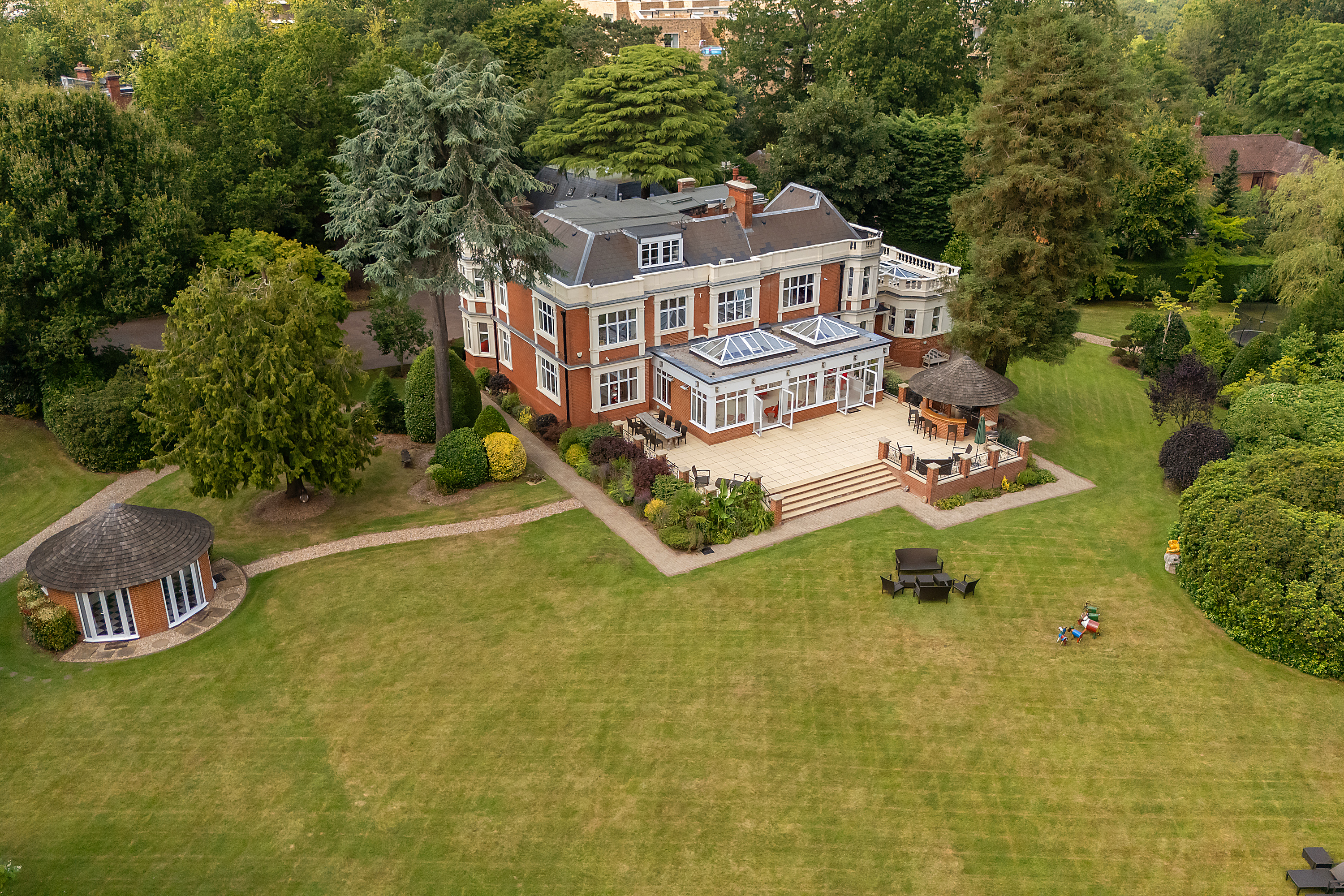 7 bedroom detached house for sale 0