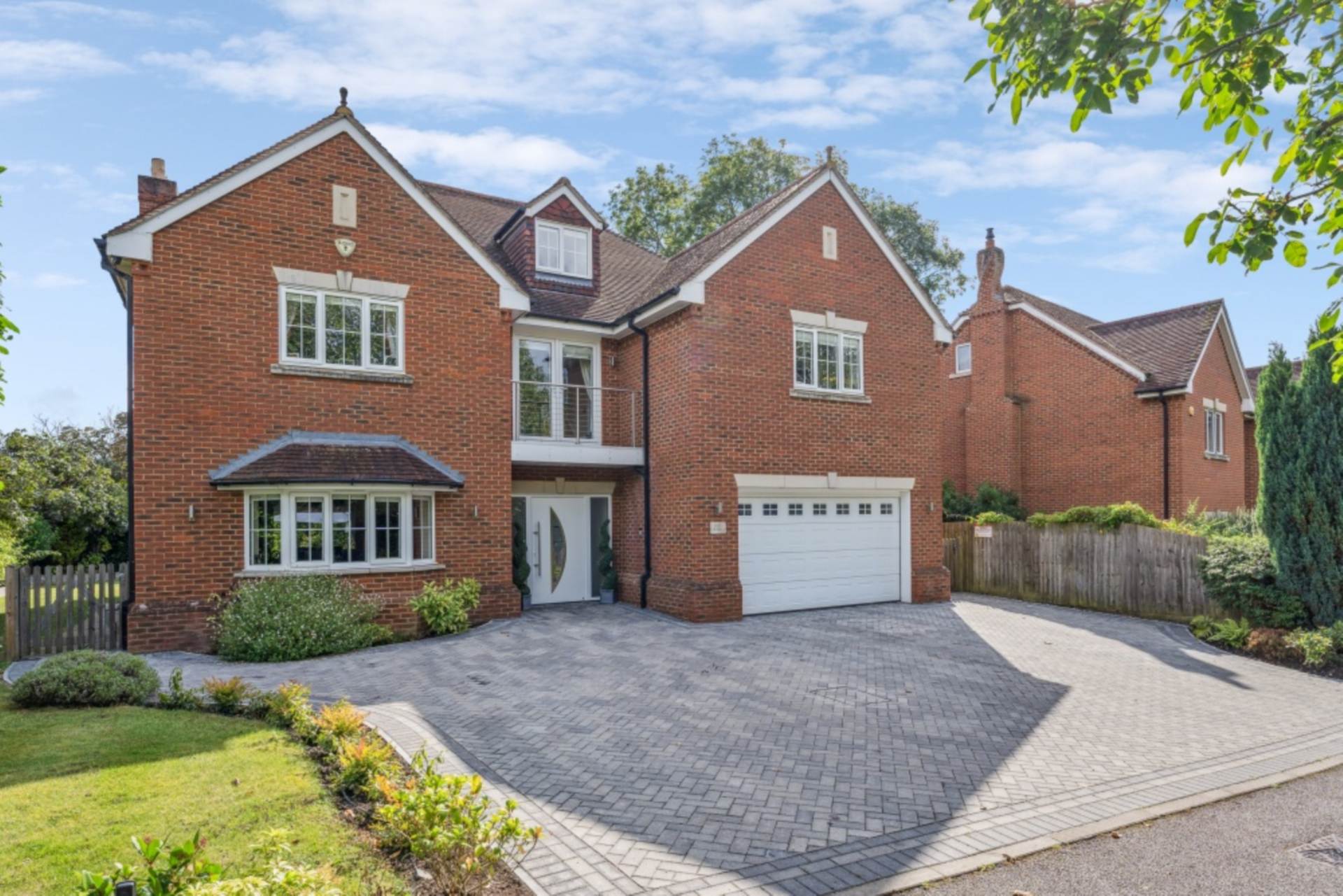 5 bedroom detached house for sale 0