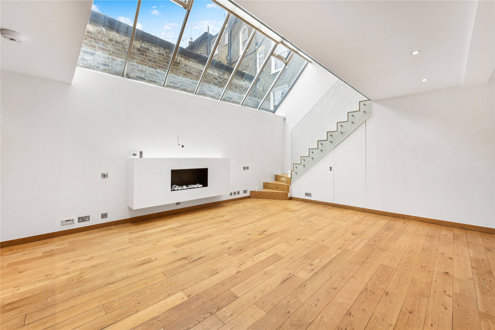 2 bedroom flat for sale 0