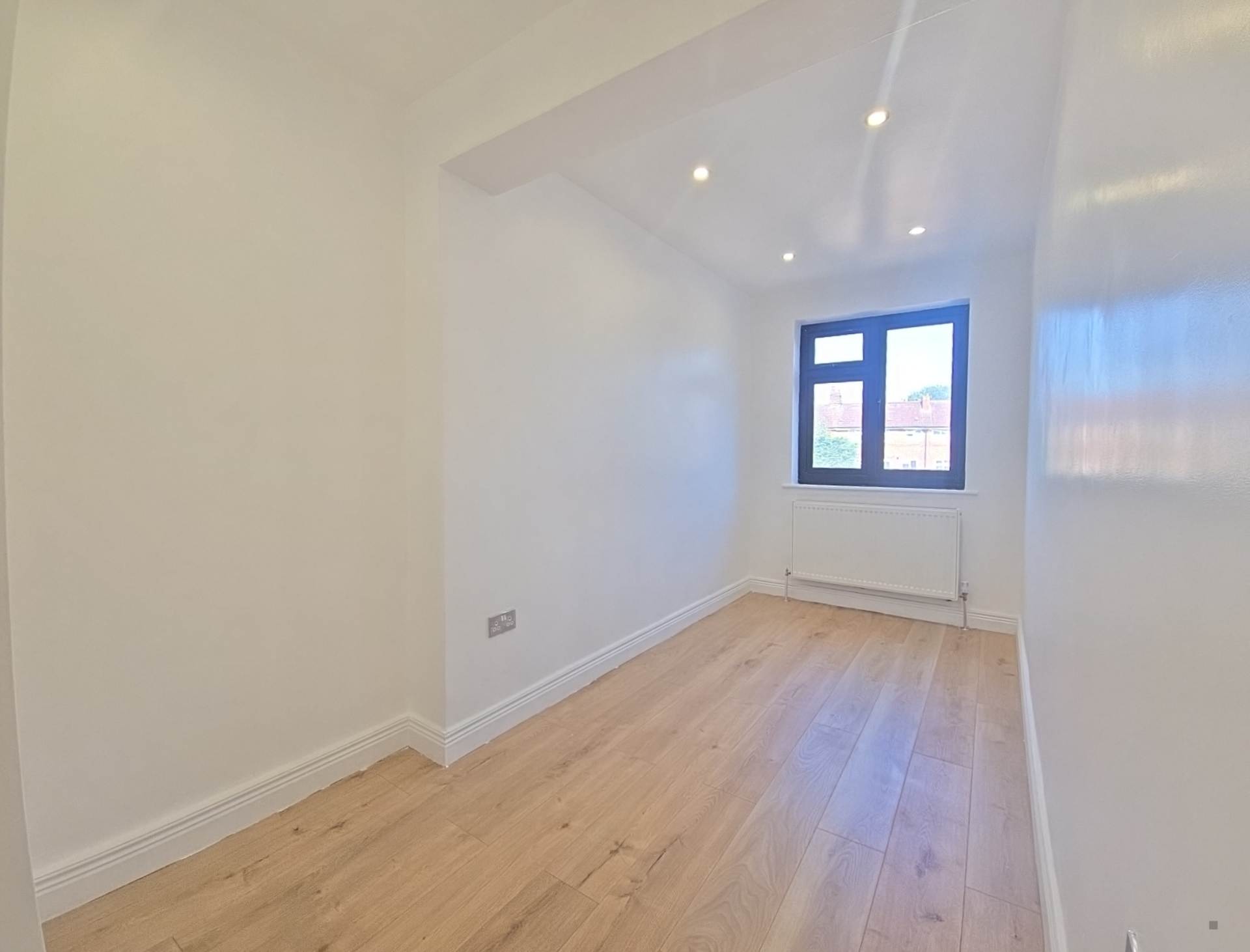 Room 3, Basingstoke Road, Reading photo 5