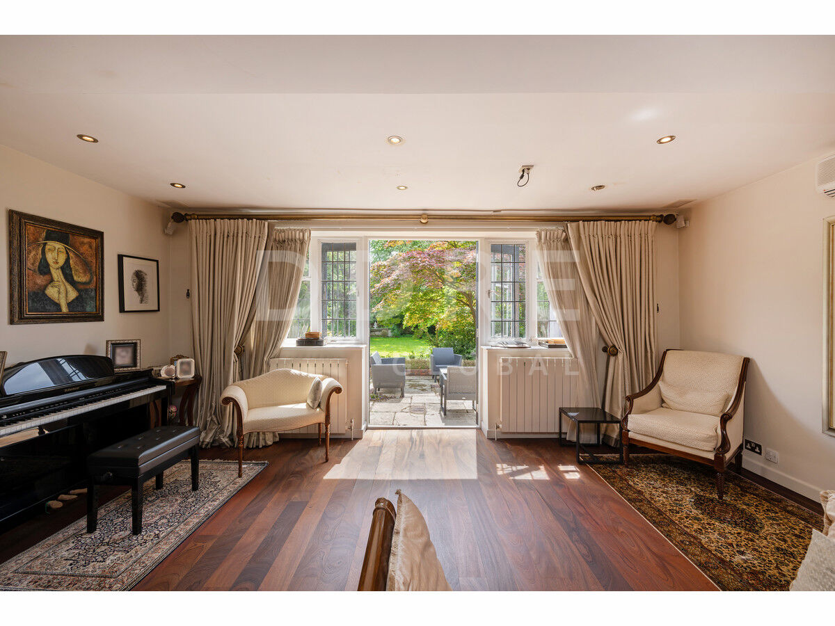 5 bedroom detached house for sale 0