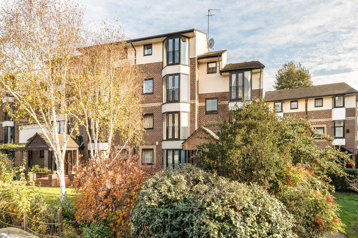 Barnfield Place, London photo 2