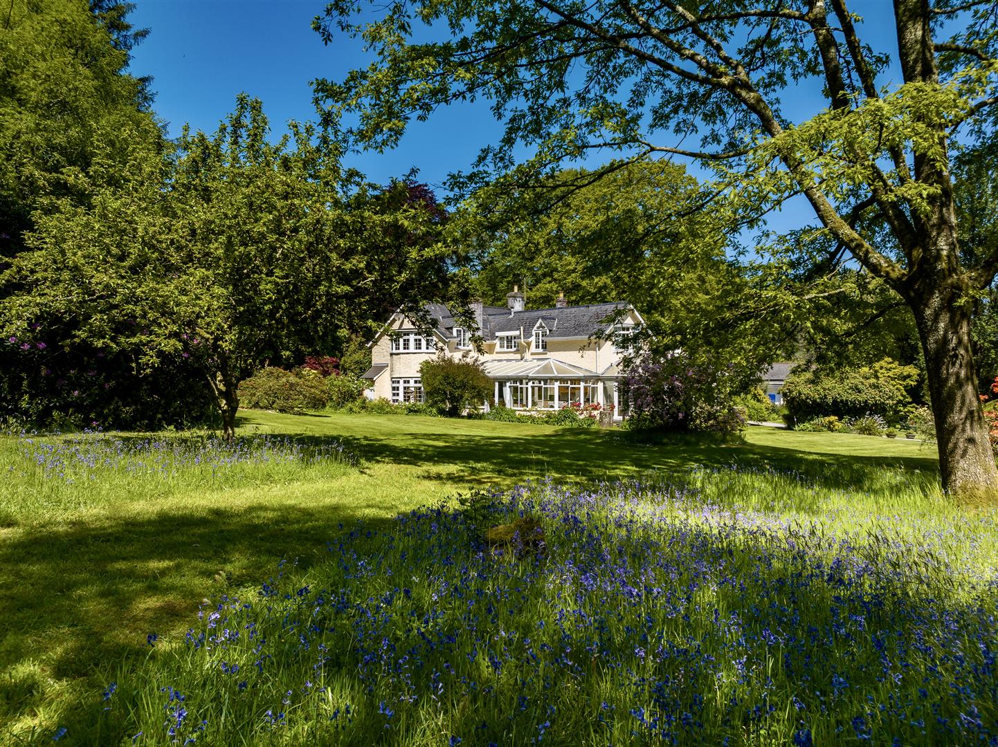 6 bedroom detached house for sale 0