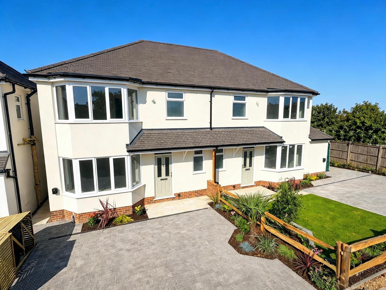 Berkeley Drive, West Molesey photo 2