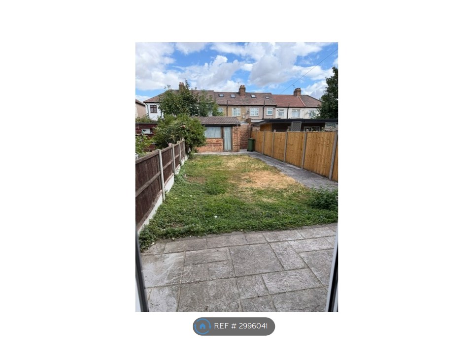 Hamden Crescent, Dagenham photo 4