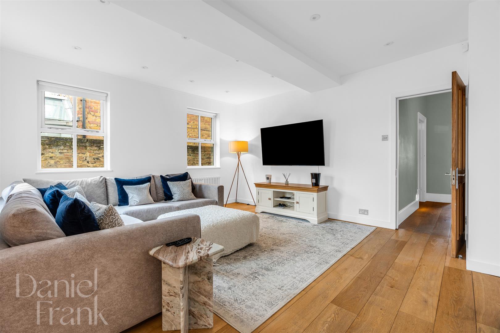 4 bedroom semi-detached house for sale 0