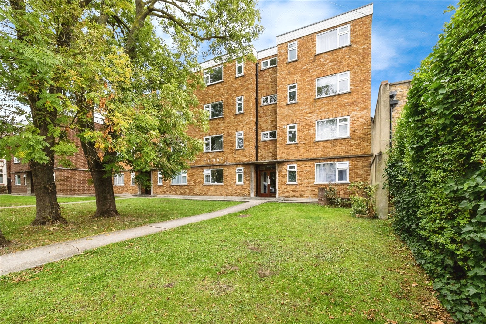 1-bed flat on Hainault Road, London E11, £270,000