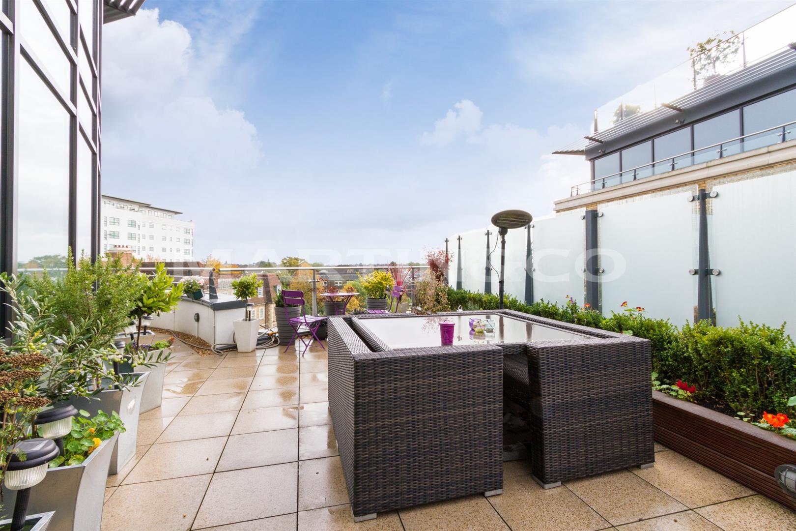 3-bed flat on Apartment 0, 8, Kew Bridge Road, Kew, £6,000/mo