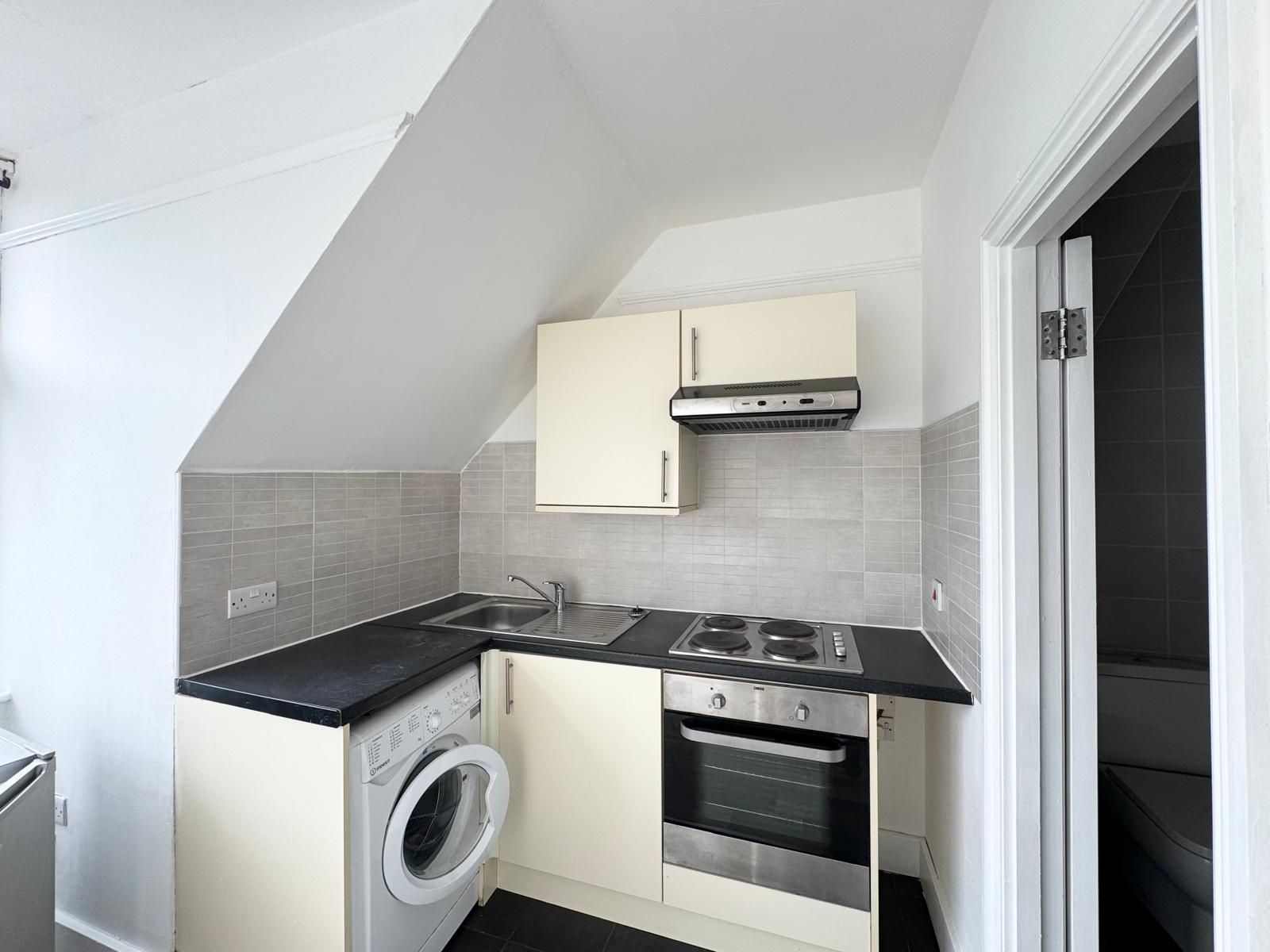 Flat 9, 7 York Avenue, Hove photo 5