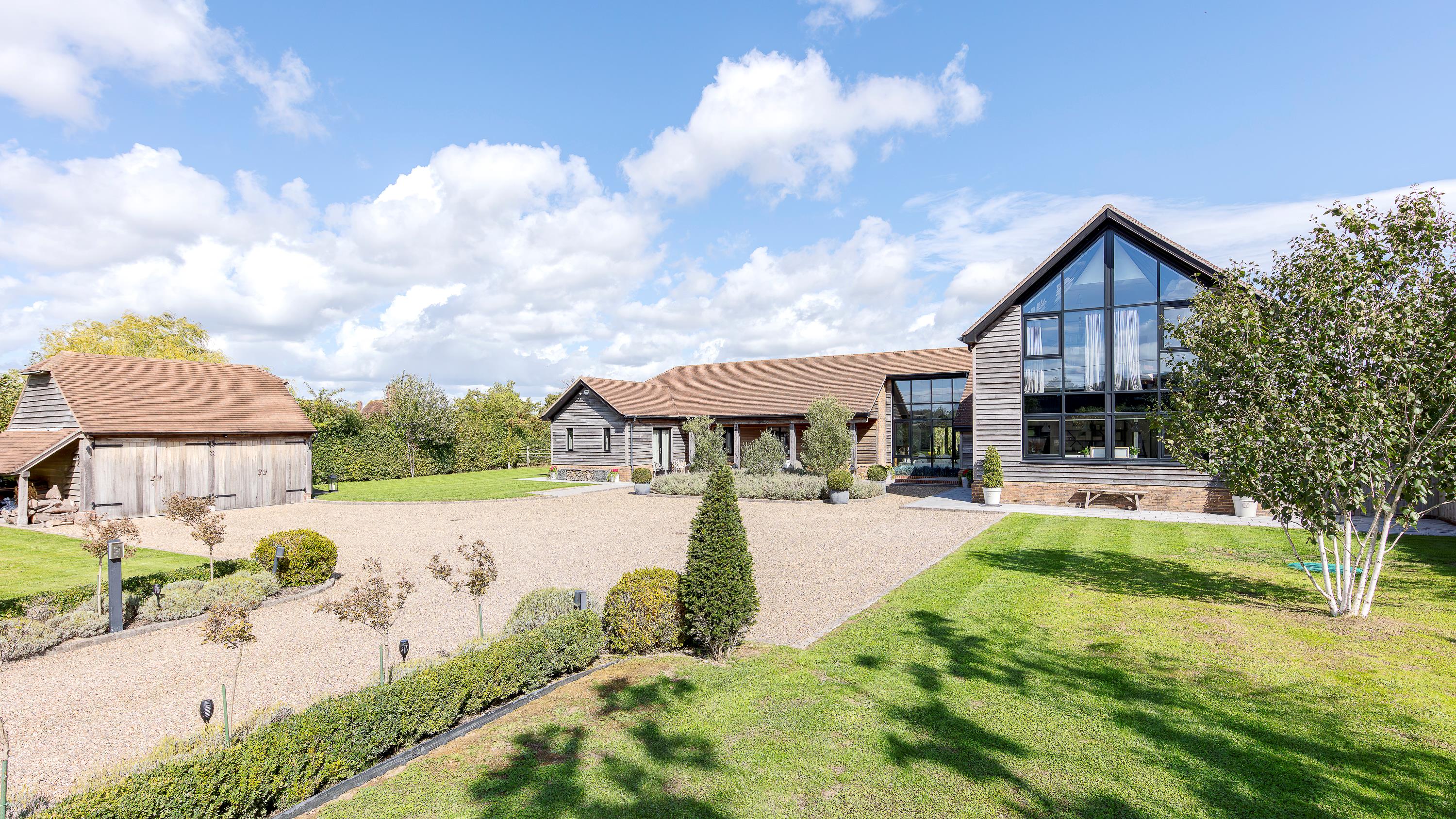 5 bedroom detached house for sale 0