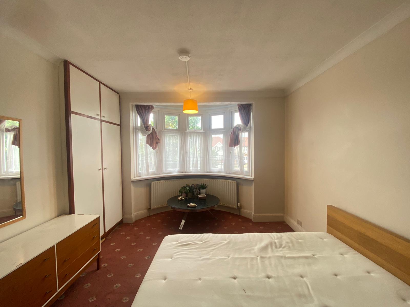 Elthorne Park Road, Hanwell photo 5