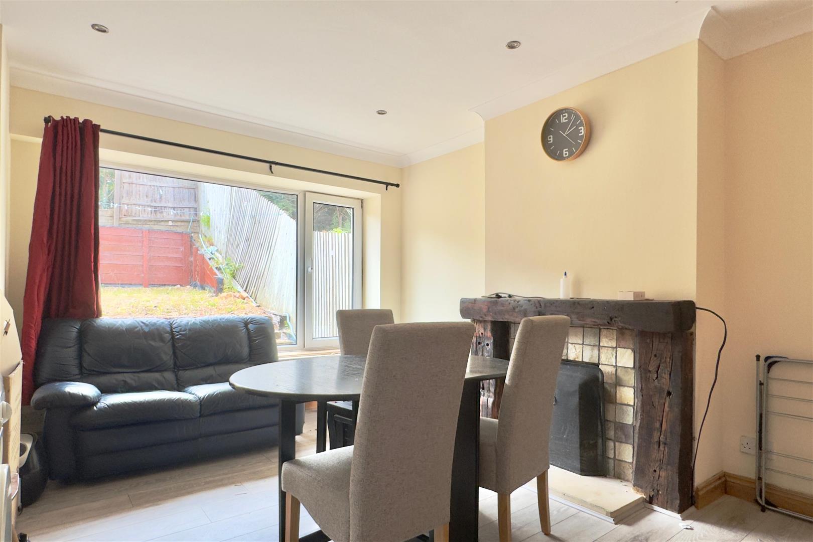 67, Deeds Grove, High Wycombe photo 4