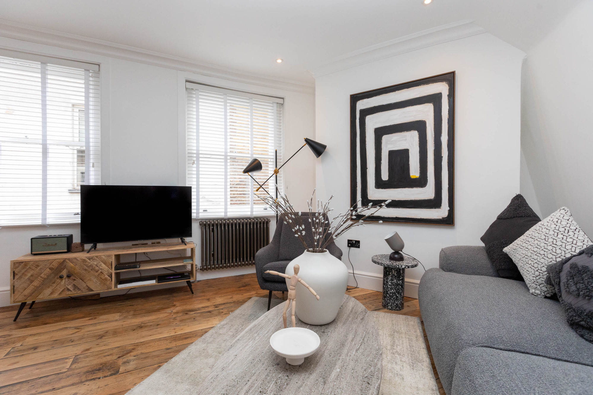 2-bed flat on Lndn-Han692 - Flat 6 Flat 6,, 2 Hanway Place, London, £5,800/mo