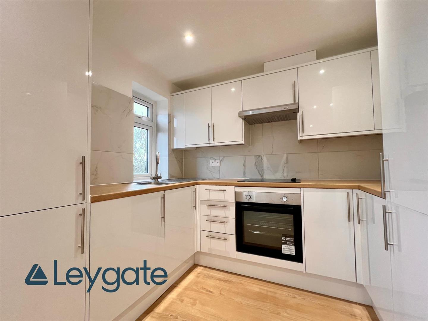 Flat 18, Two Oaks, Castleview Road, Weybridge photo 5