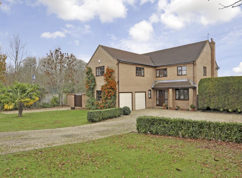 5 bed Detached House