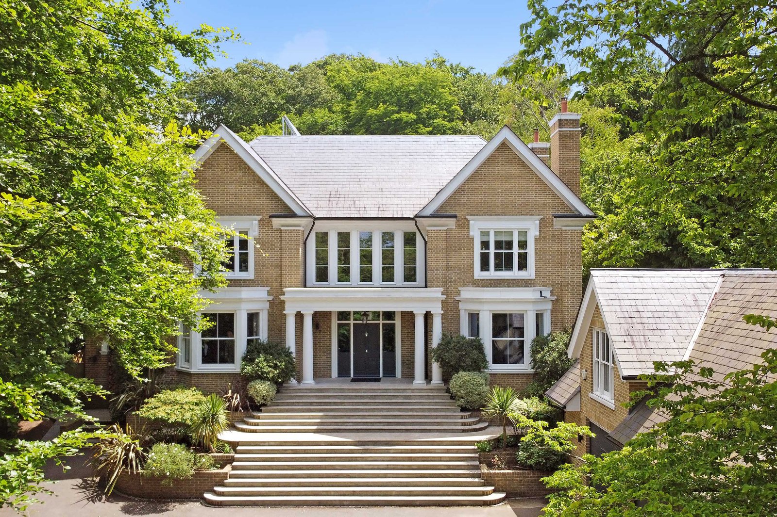 6 bedroom detached house for sale 0