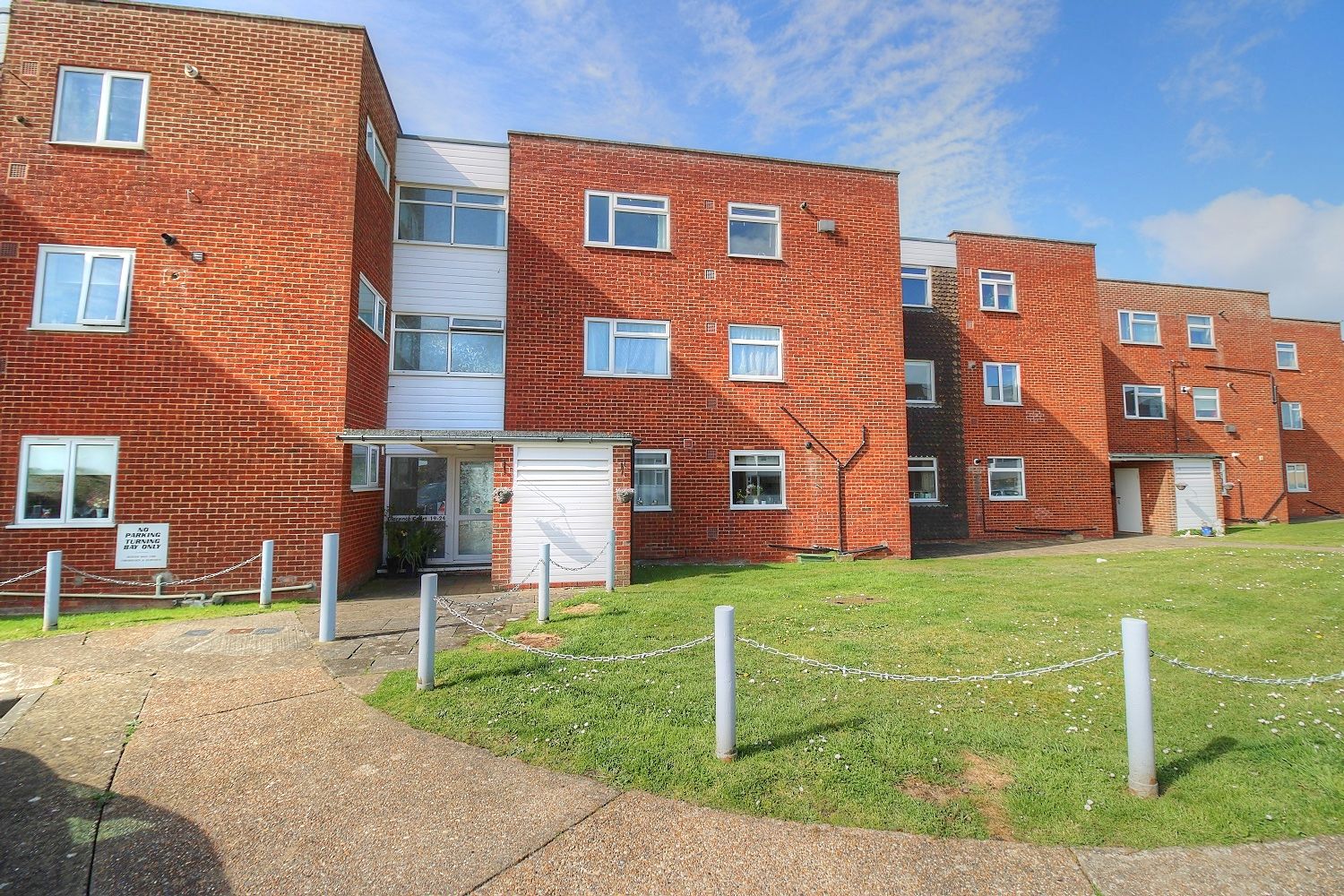 2-bed flat on 13 Clarence Court, £185,000