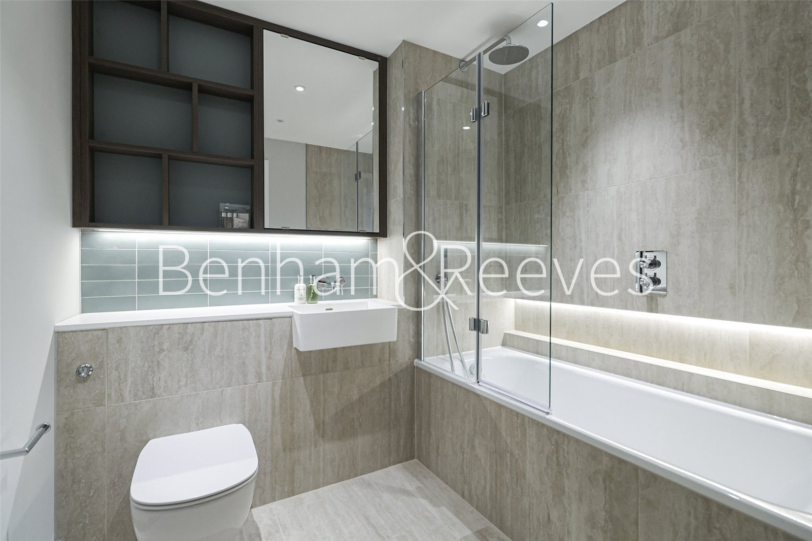 Flat 16 Pinnacle, 9, Woodall Way, London photo 4