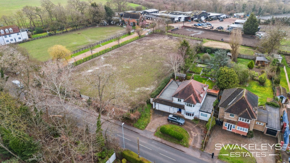 3 bedroom detached house for sale 0