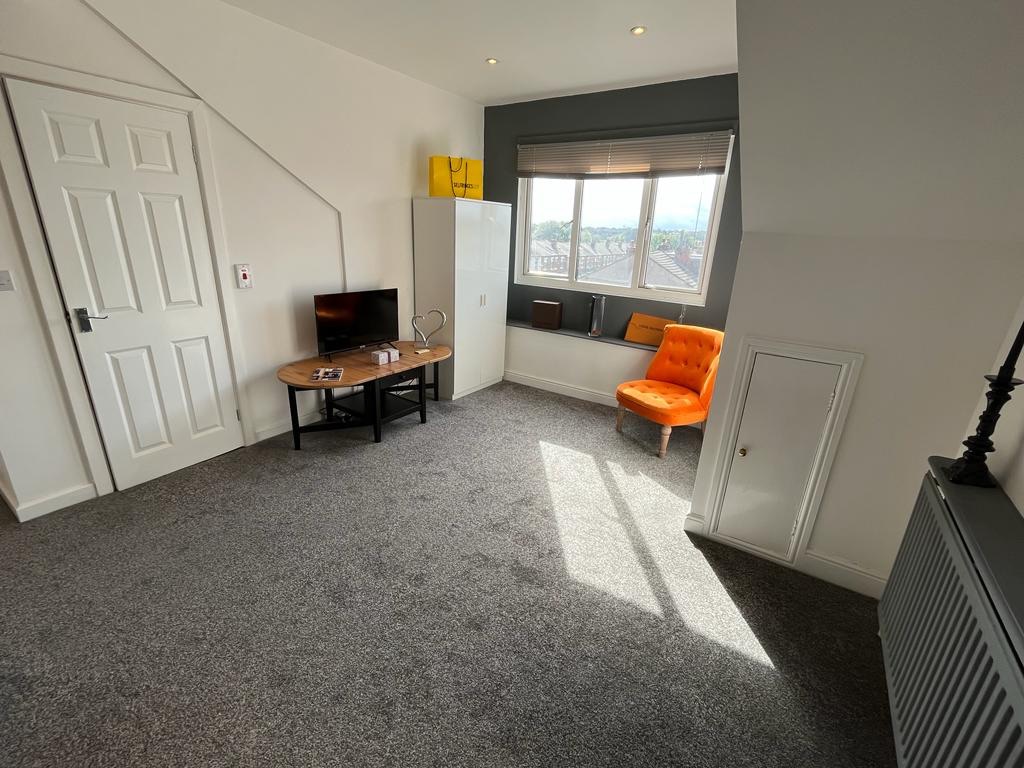 Room 5, 114 Austhorpe Road, Leeds photo 5