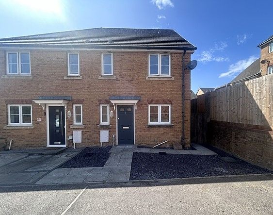 7 Plorin Road, Bridgend photo 2