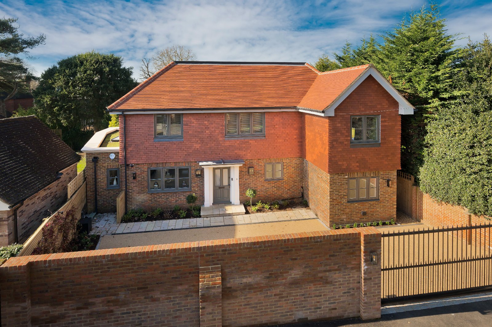 5 bedroom detached house for sale 0